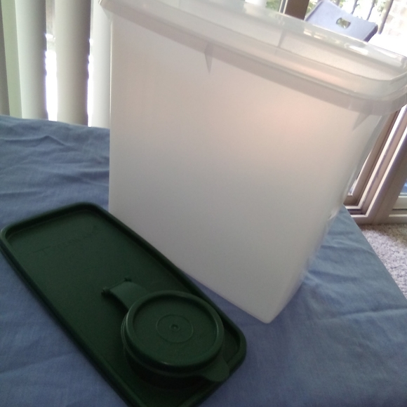 **BRAND NEW** TUPPERWARE'S CEREAL KEEPER CONTAINER! 💯🏆💎🥣 - Picture 7 of 10